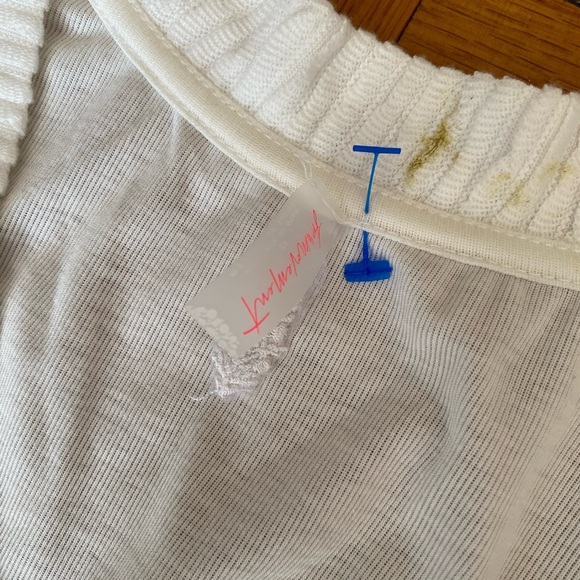 Free People Movement oversized white top with a V-neck Size XS - Picture 3 of 9